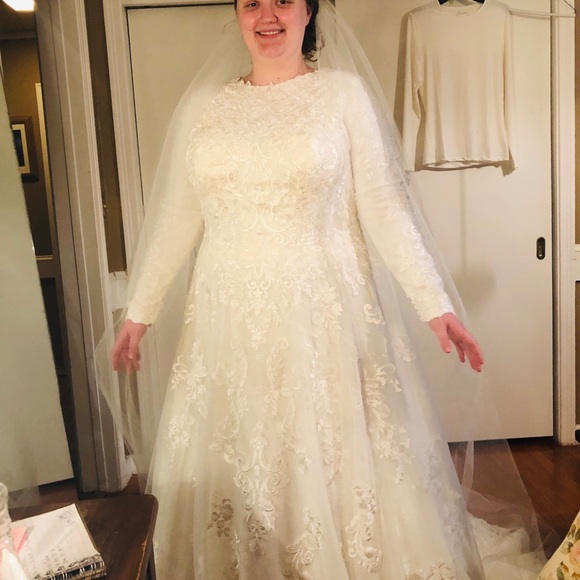 Mori Lee wedding dress - Picture 2 of 13